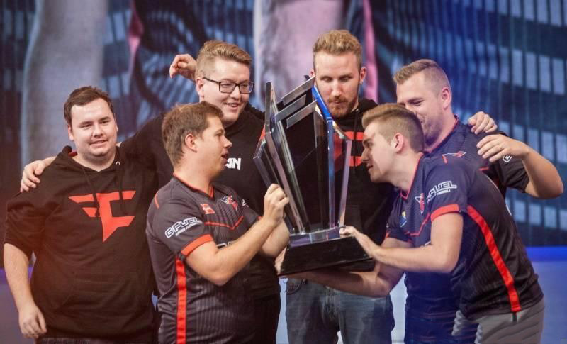 Uzi夏季赛复出后，分别使用了五个不同的英雄砍下五个MVP