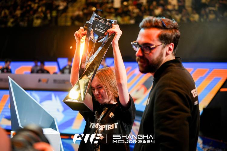 LPL夏季赛W2D6：Cryin对位Ucal，Milkyway交手Kanavi