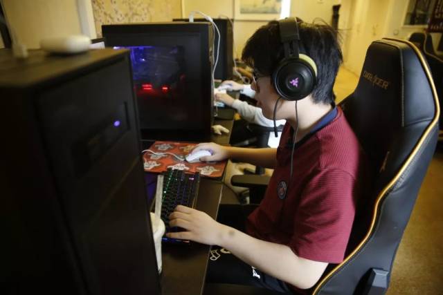 英雄联盟S12四强赛：T1 3：1战胜JDG，LPL战队全部止步S12