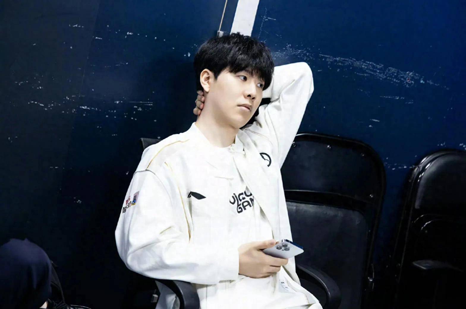 现场专访Mo：输比赛自己背锅 当主播比打职业更辛苦